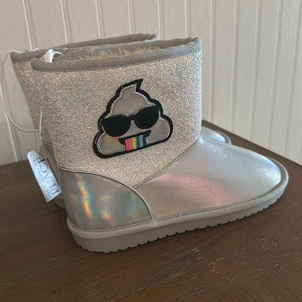 The Childrens Place Sz 5 Y Chalet Boots Faux Fur Lined Silver Holographic Emoji - Picture 4 of 15